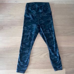 Camo high waisted leggings. XS. Great condition.
